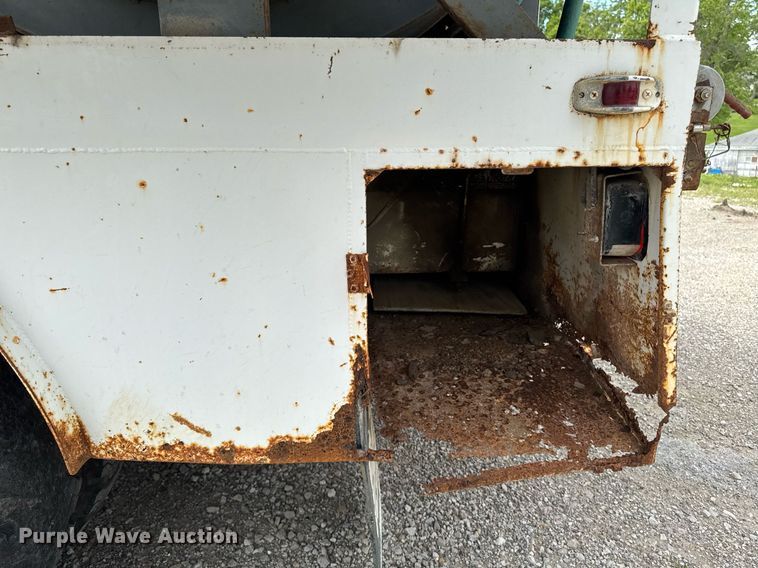 image for item DV2701 1993 Ford F700 sewer jetter truck