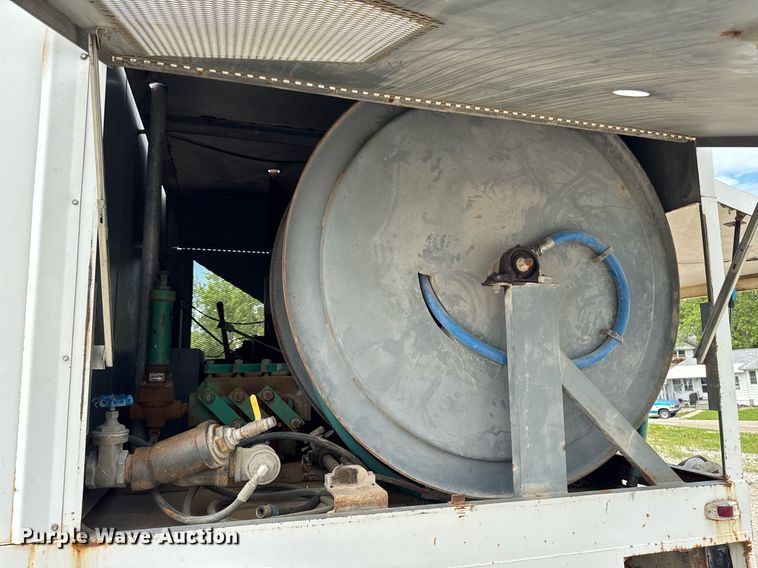 image for item DV2701 1993 Ford F700 sewer jetter truck