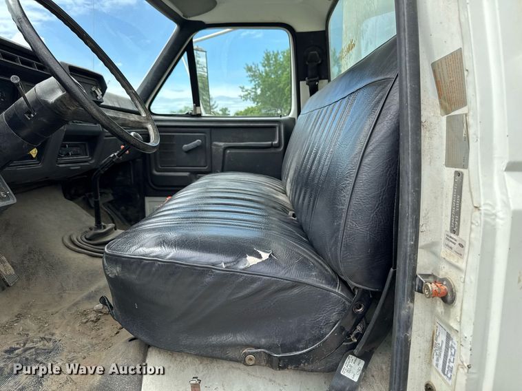 image for item DV2701 1993 Ford F700 sewer jetter truck