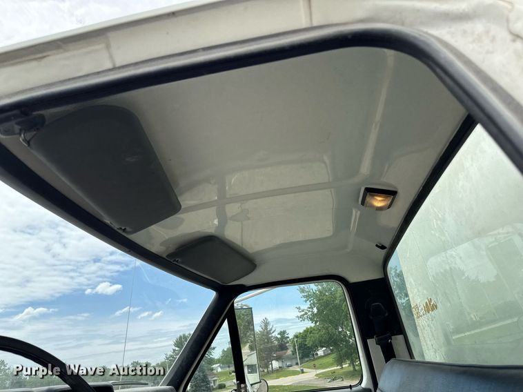 image for item DV2701 1993 Ford F700 sewer jetter truck