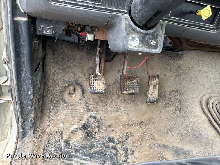 image for item DV2701 1993 Ford F700 sewer jetter truck