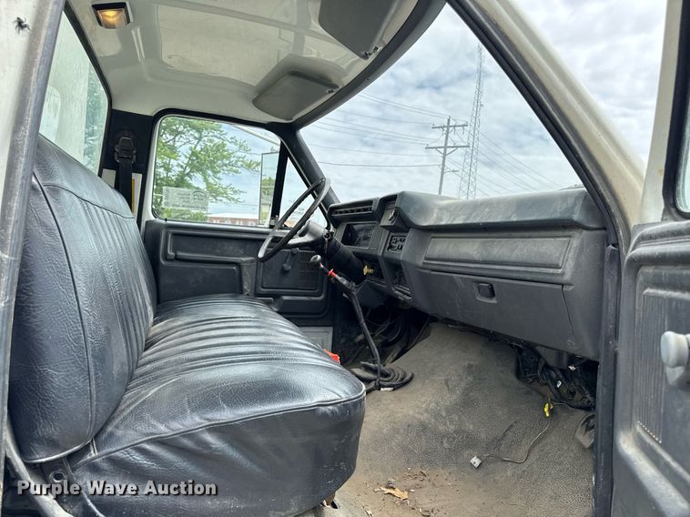 image for item DV2701 1993 Ford F700 sewer jetter truck