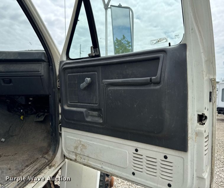 image for item DV2701 1993 Ford F700 sewer jetter truck