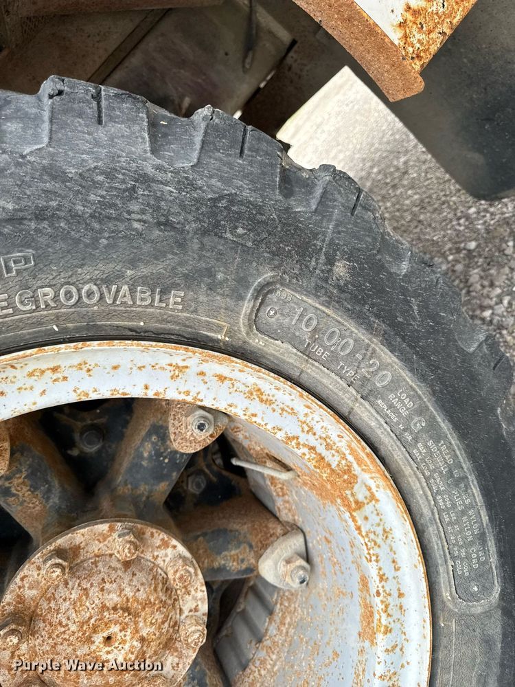 image for item DV2701 1993 Ford F700 sewer jetter truck