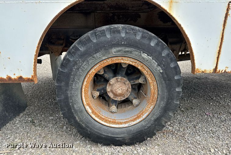 image for item DV2701 1993 Ford F700 sewer jetter truck
