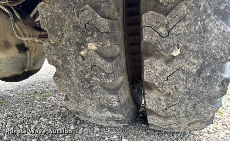 image for item DV2701 1993 Ford F700 sewer jetter truck