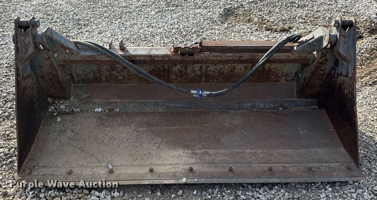 image for item DV4042 2002 FFC 44295/A1 skid steer bucket