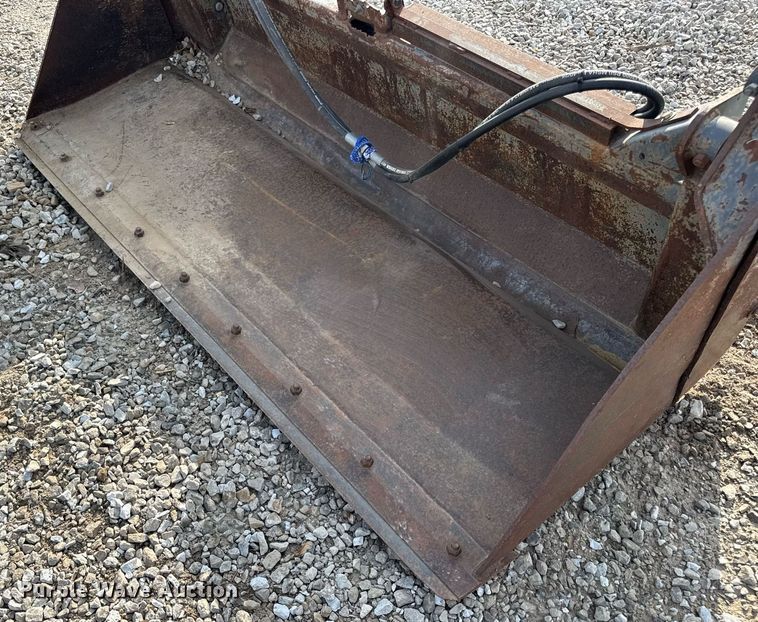 image for item DV4042 2002 FFC 44295/A1 skid steer bucket