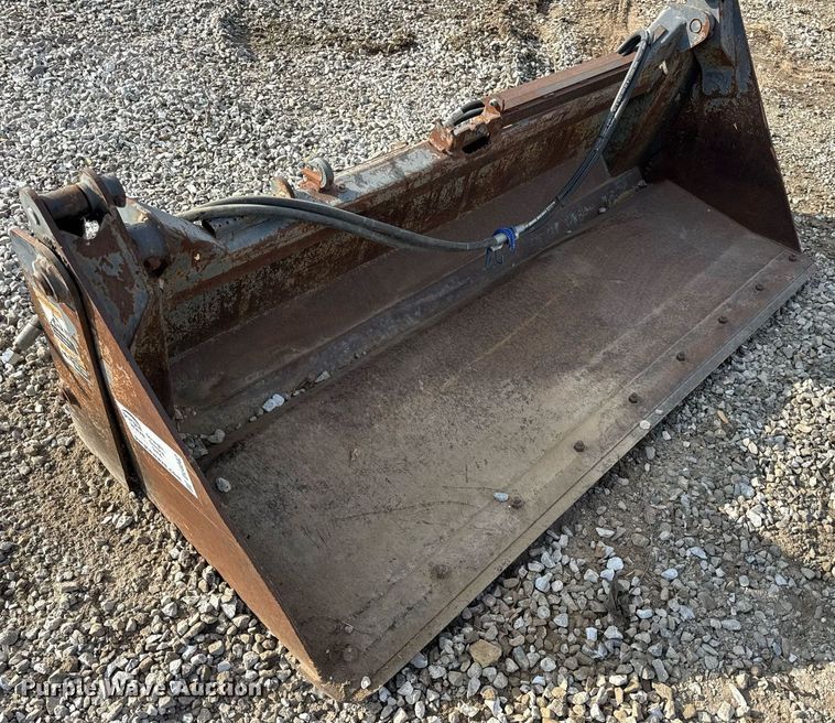 image for item DV4042 2002 FFC 44295/A1 skid steer bucket