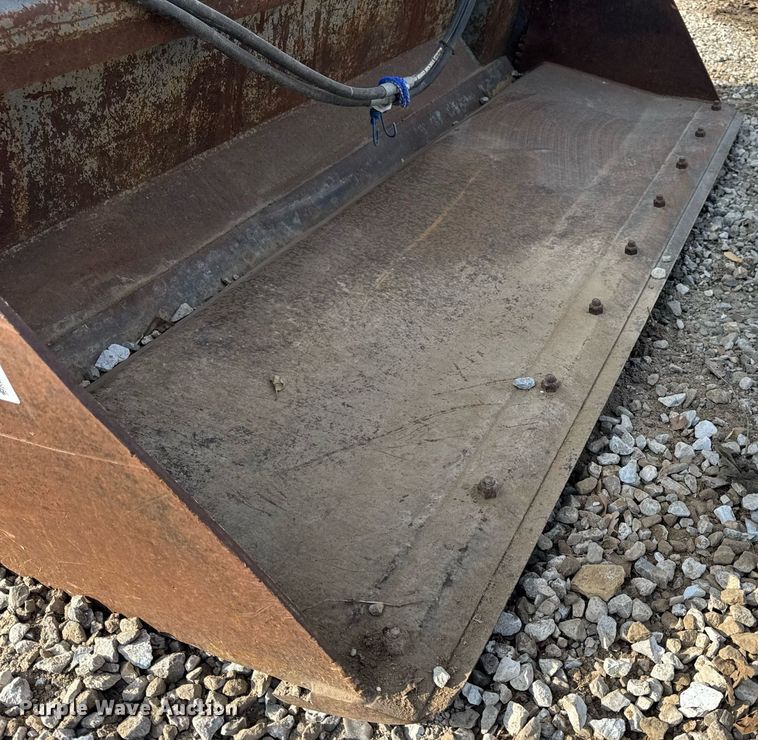 image for item DV4042 2002 FFC 44295/A1 skid steer bucket