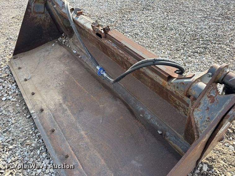 image for item DV4042 2002 FFC 44295/A1 skid steer bucket