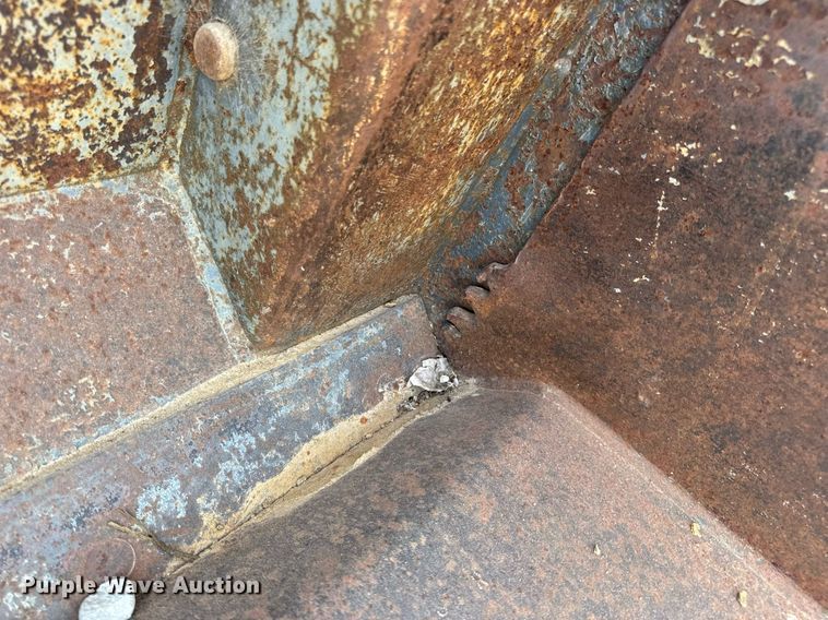 image for item DV4042 2002 FFC 44295/A1 skid steer bucket