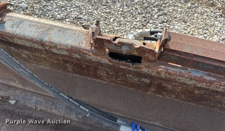 image for item DV4042 2002 FFC 44295/A1 skid steer bucket