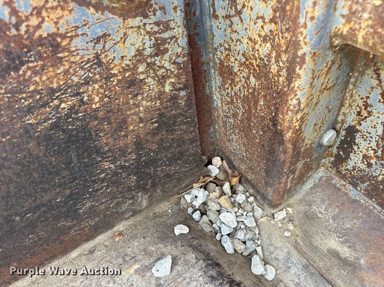 image for item DV4042 2002 FFC 44295/A1 skid steer bucket