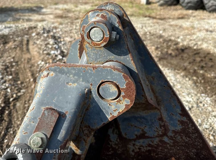 image for item DV4042 2002 FFC 44295/A1 skid steer bucket