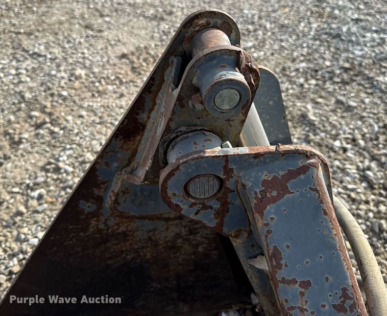 image for item DV4042 2002 FFC 44295/A1 skid steer bucket