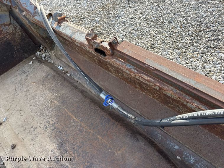 image for item DV4042 2002 FFC 44295/A1 skid steer bucket