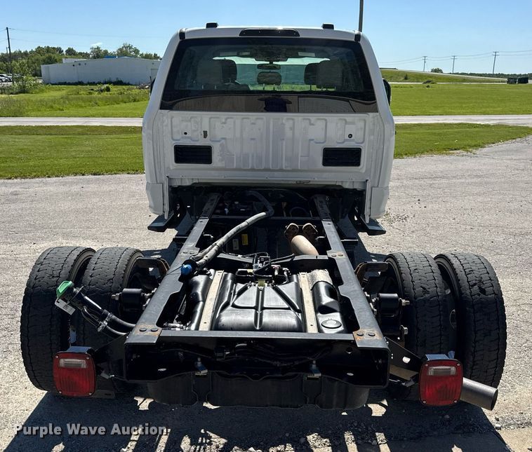 image for item DV4062 2022 Ford F450 Super Duty XL truck cab and chassis