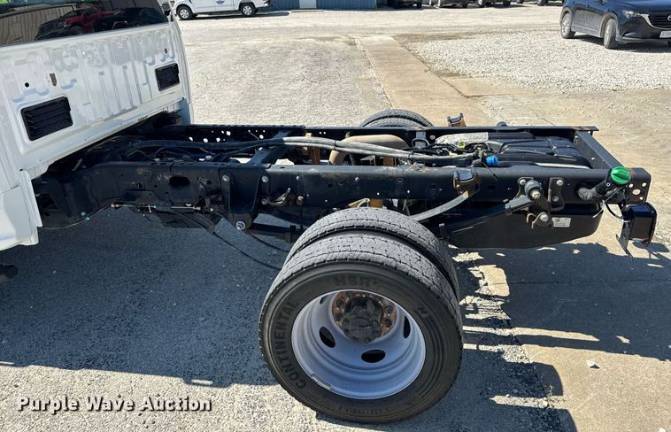 image for item DV4062 2022 Ford F450 Super Duty XL truck cab and chassis