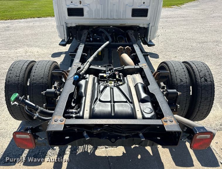 image for item DV4062 2022 Ford F450 Super Duty XL truck cab and chassis