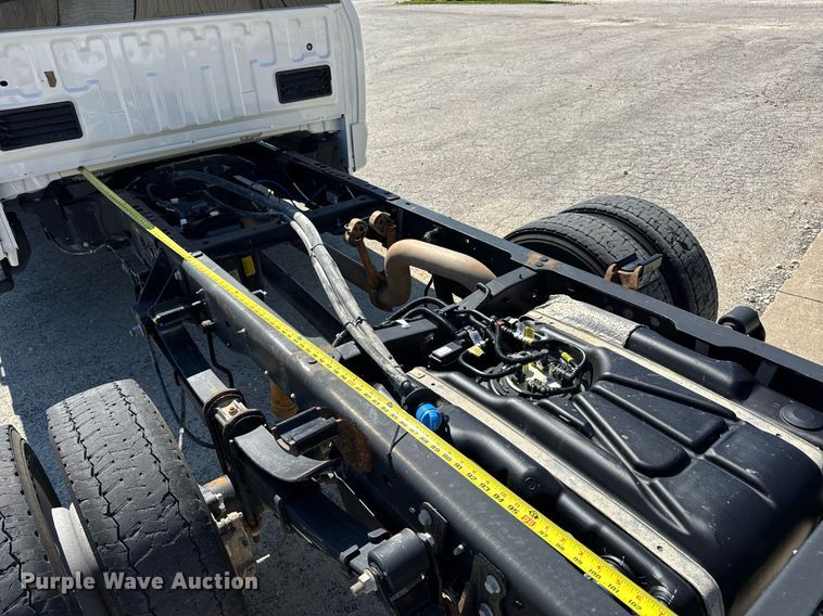 image for item DV4062 2022 Ford F450 Super Duty XL truck cab and chassis