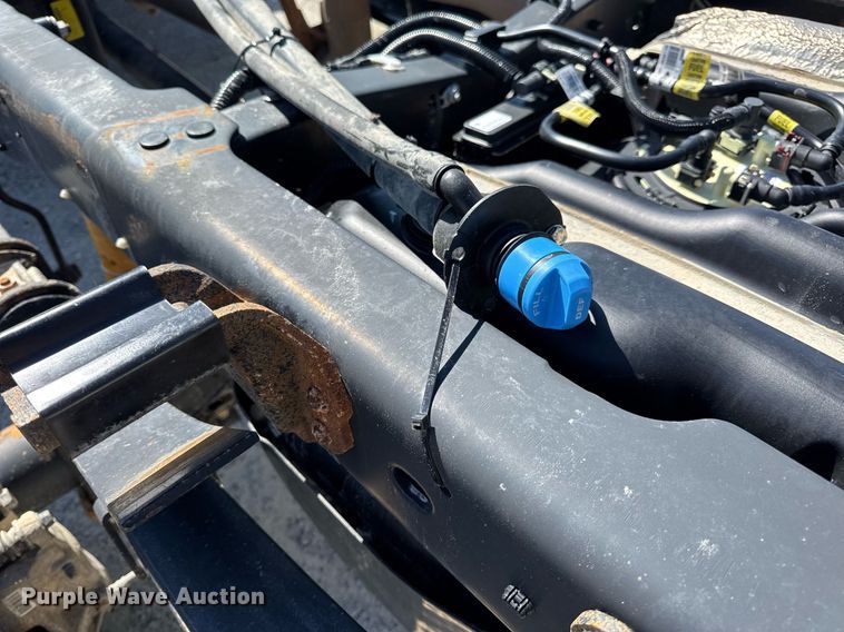 image for item DV4062 2022 Ford F450 Super Duty XL truck cab and chassis