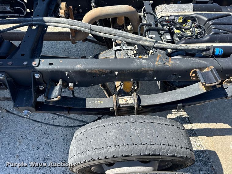 image for item DV4062 2022 Ford F450 Super Duty XL truck cab and chassis