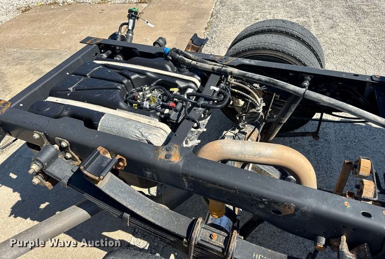 image for item DV4062 2022 Ford F450 Super Duty XL truck cab and chassis