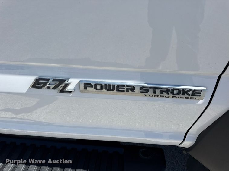 image for item DV4062 2022 Ford F450 Super Duty XL truck cab and chassis