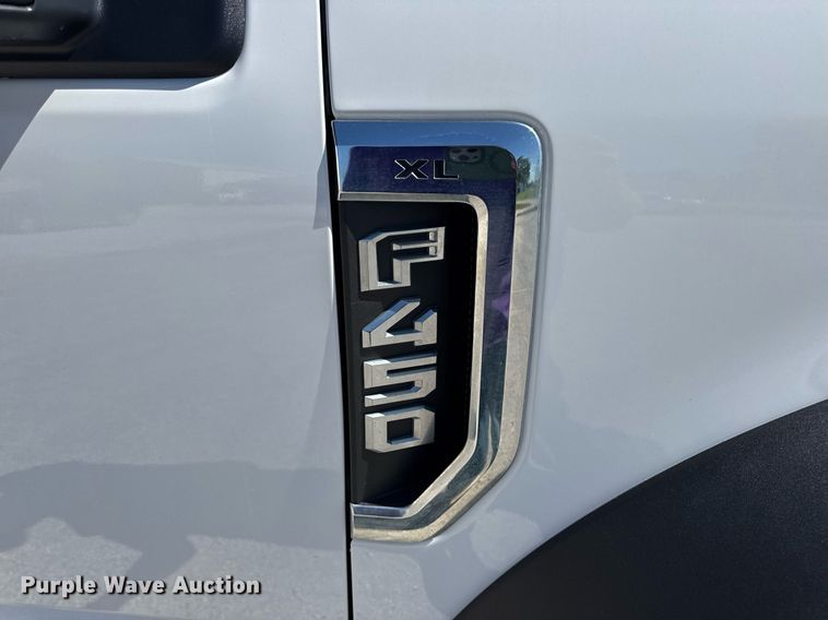 image for item DV4062 2022 Ford F450 Super Duty XL truck cab and chassis