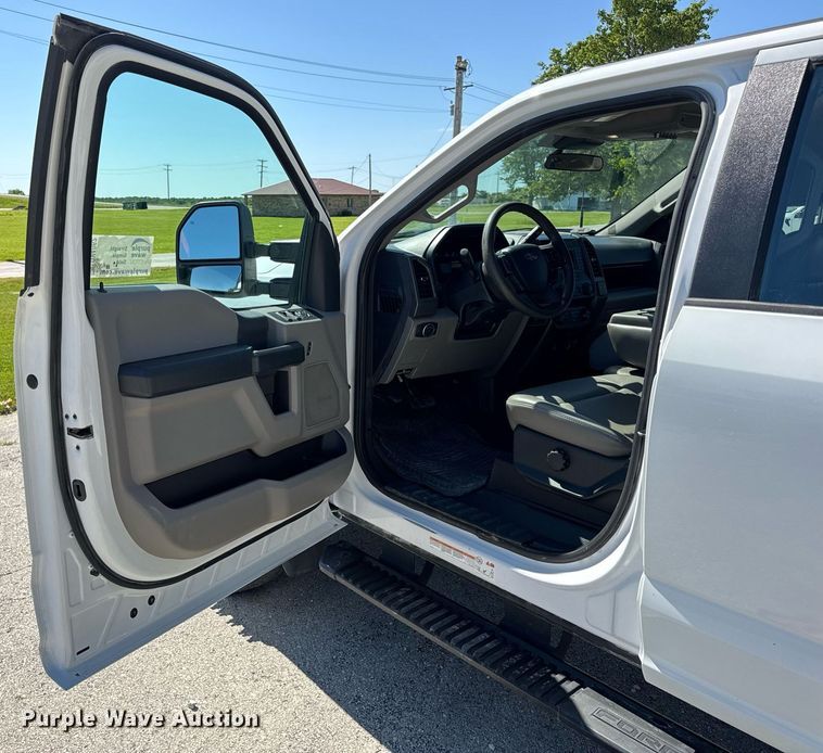 image for item DV4062 2022 Ford F450 Super Duty XL truck cab and chassis