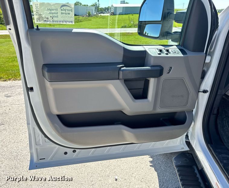 image for item DV4062 2022 Ford F450 Super Duty XL truck cab and chassis