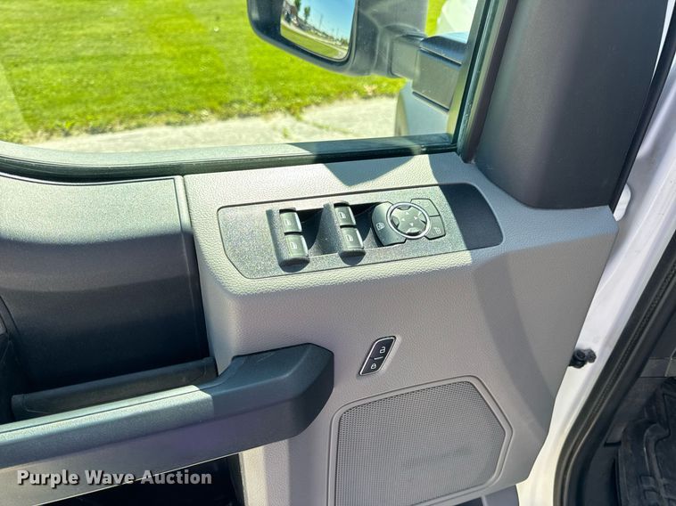 image for item DV4062 2022 Ford F450 Super Duty XL truck cab and chassis