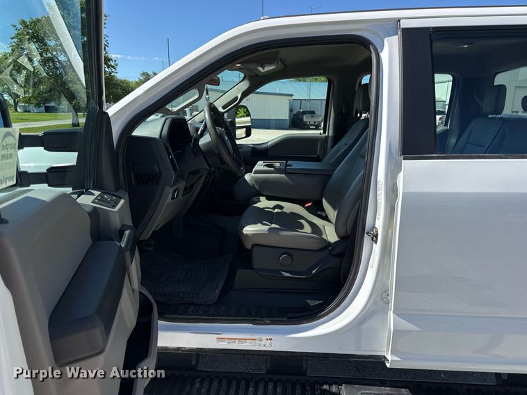 image for item DV4062 2022 Ford F450 Super Duty XL truck cab and chassis