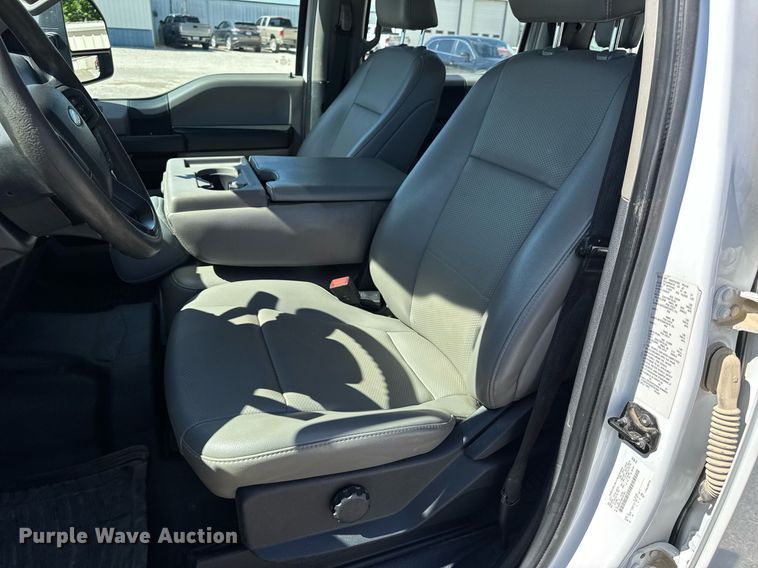 image for item DV4062 2022 Ford F450 Super Duty XL truck cab and chassis