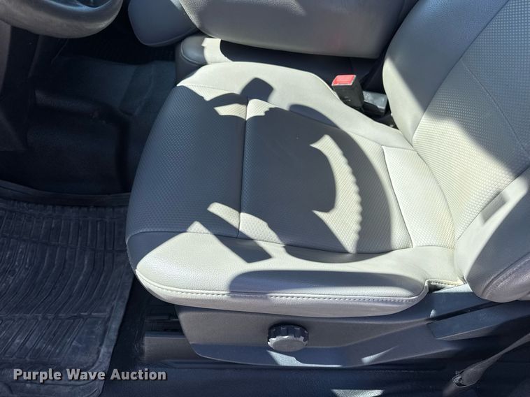 image for item DV4062 2022 Ford F450 Super Duty XL truck cab and chassis