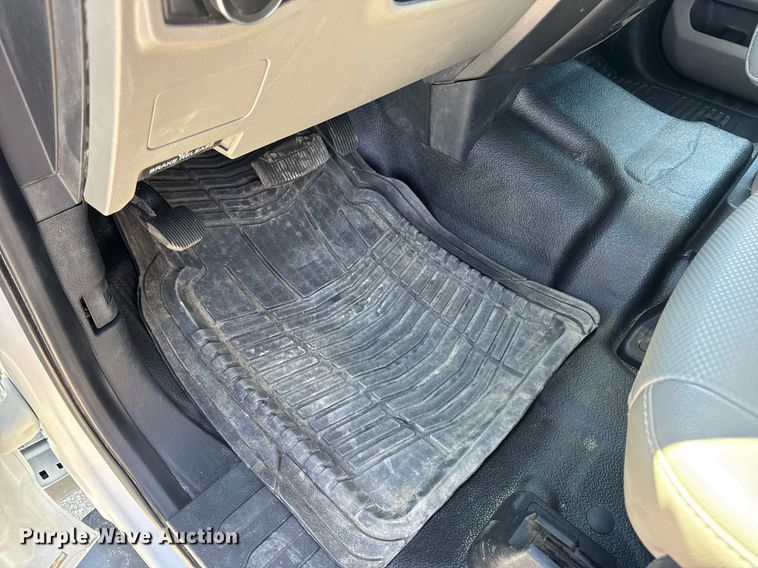 image for item DV4062 2022 Ford F450 Super Duty XL truck cab and chassis