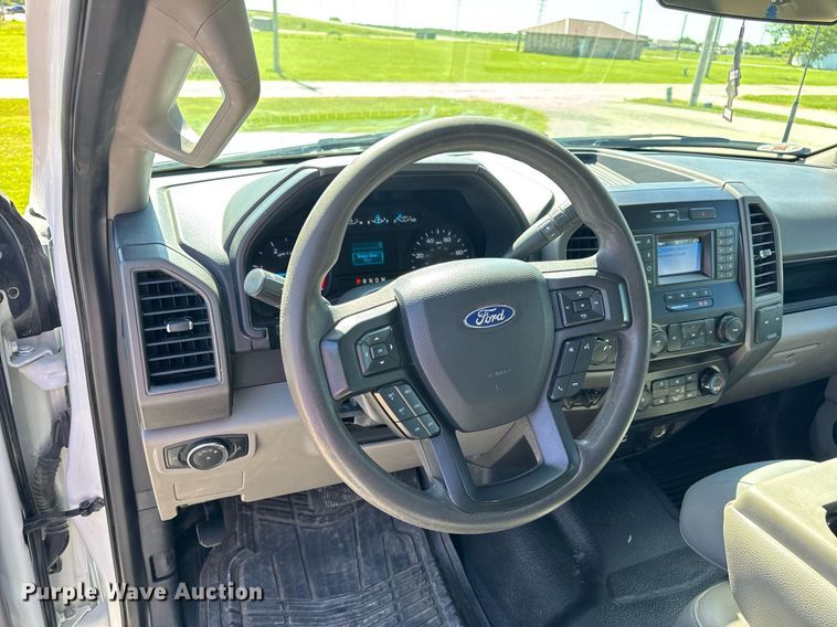 image for item DV4062 2022 Ford F450 Super Duty XL truck cab and chassis