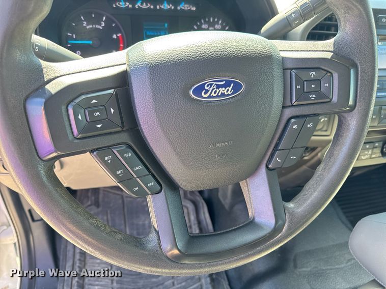 image for item DV4062 2022 Ford F450 Super Duty XL truck cab and chassis