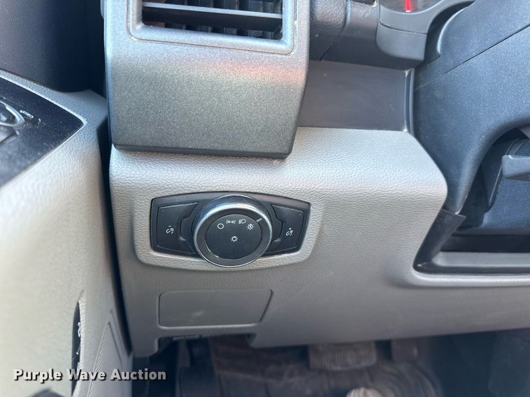 image for item DV4062 2022 Ford F450 Super Duty XL truck cab and chassis