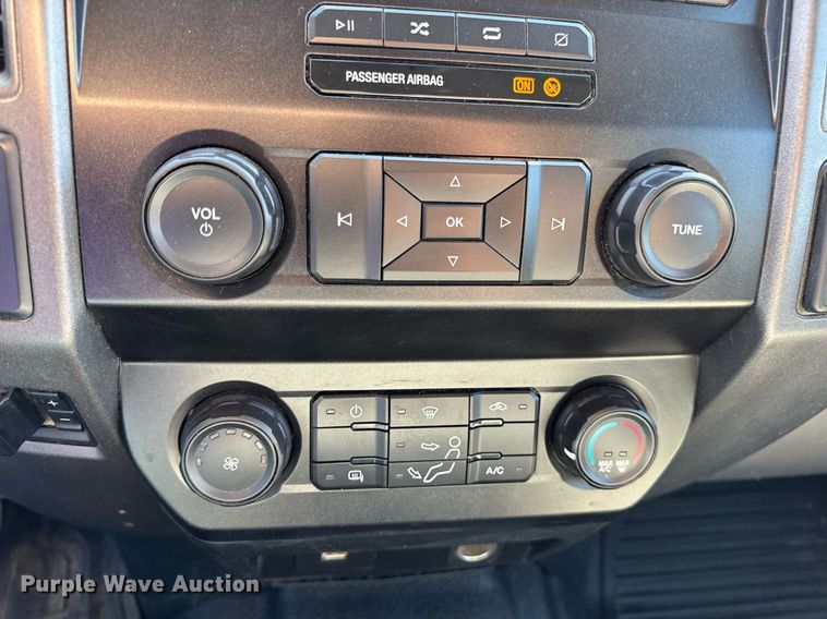 image for item DV4062 2022 Ford F450 Super Duty XL truck cab and chassis