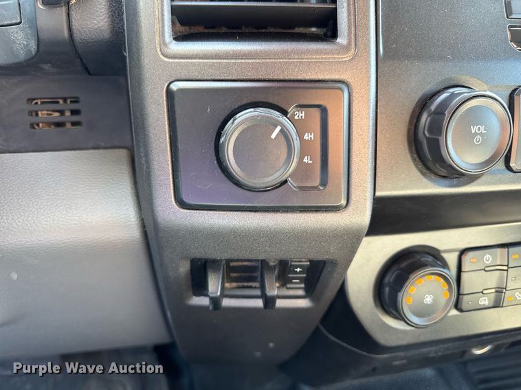 image for item DV4062 2022 Ford F450 Super Duty XL truck cab and chassis