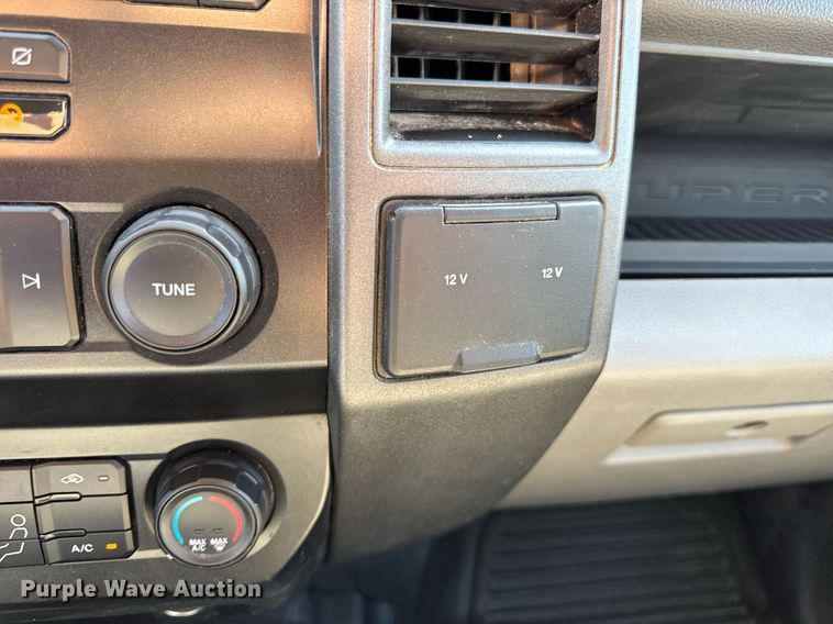 image for item DV4062 2022 Ford F450 Super Duty XL truck cab and chassis