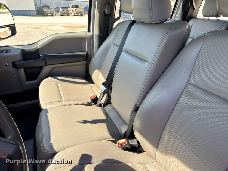 image for item DV4062 2022 Ford F450 Super Duty XL truck cab and chassis