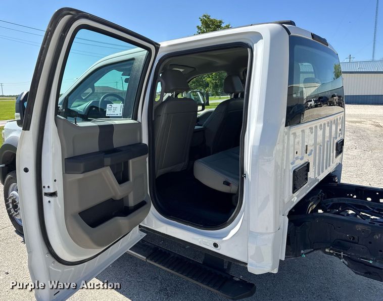 image for item DV4062 2022 Ford F450 Super Duty XL truck cab and chassis