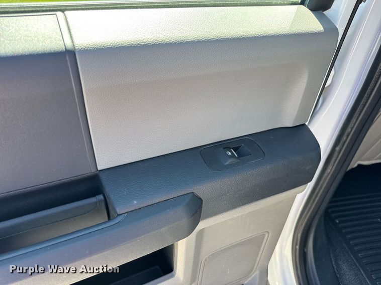 image for item DV4062 2022 Ford F450 Super Duty XL truck cab and chassis