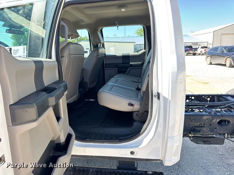 image for item DV4062 2022 Ford F450 Super Duty XL truck cab and chassis