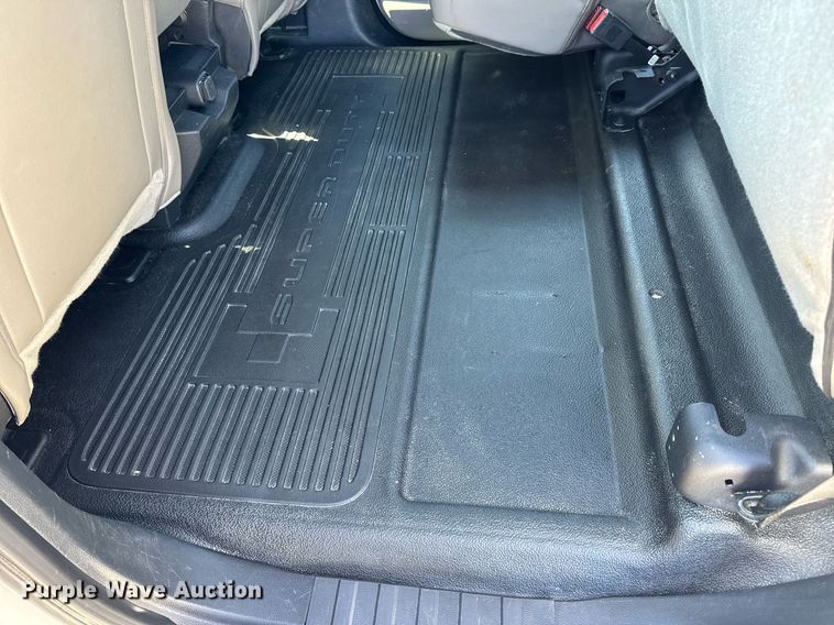 image for item DV4062 2022 Ford F450 Super Duty XL truck cab and chassis