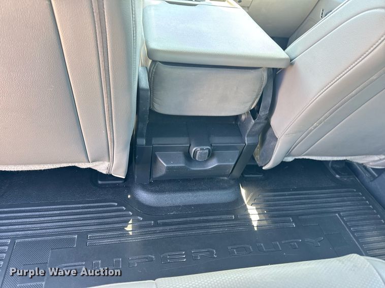 image for item DV4062 2022 Ford F450 Super Duty XL truck cab and chassis