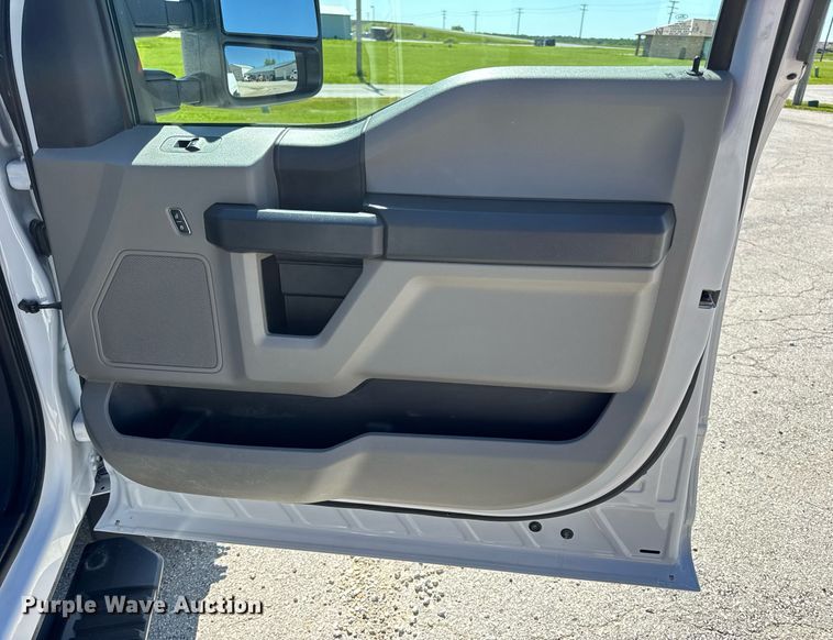 image for item DV4062 2022 Ford F450 Super Duty XL truck cab and chassis